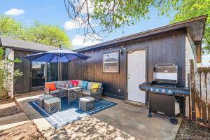 Cozy 4BD - Fire Pit & BBQ - 10 Min from Downtown Apartments, Lubbock