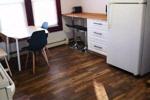 Warm And Cozy 2BR Upper - Near Brewers and Statefair Apartments, Milwaukee