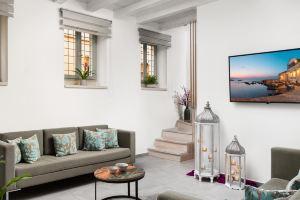 Boutique Home-Splantzia- Roof Garden-2Min Harbor Mini-hotel, Chania Town