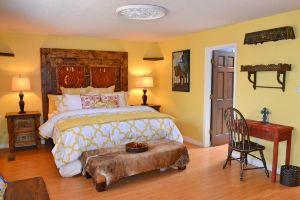 B-E-Y-O-N-D CHARMING ~ STROLL to OLD TOWN~ FANTASTIC REVIEWS Hotel, Albuquerque