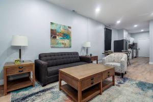 MTM Fully Furnished Rental in Old Town - 2 beds Hotel, Chicago