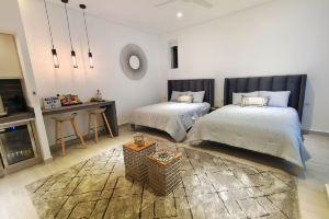 1st Luxury Warehouse, Cancun