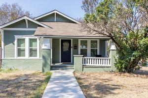 Waco family stay w/ pickle ball court Hotel, Waco