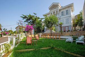 Mansion Miliá Hotel, Adalar