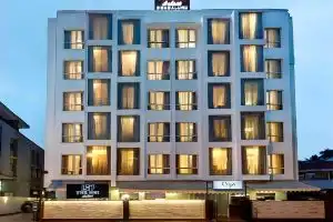 The Hhi Select Hotel