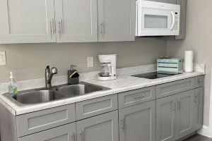 The best new 2-1 in, Excellent Location Hotel, Kissimmee