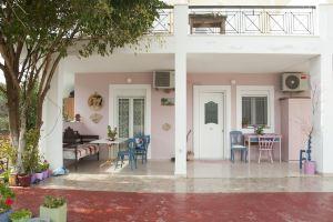 Brezza Apartment E, Lakki