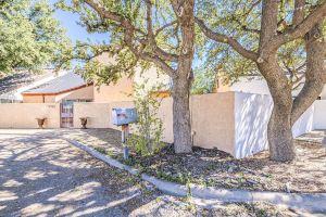 Right At Home- Patio Home with Hot Tub and multiple outdoor spaces Apartments, Midland