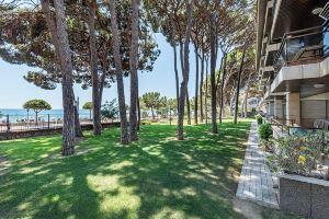 Can Costelles - Ático en Primera Línea con Vistas al Mar, Piscina y Parking Hotel, Cambrils