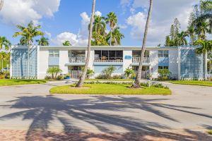 1 Block to Beach, heart of Old, renovated fall ’23, Perfect Location Hotel, Naples