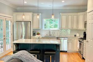 Modern House in Clifton Gaslight - 3 BR 3BA with Walkable Shops and Restaurants, Cincinnati
