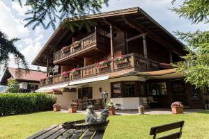Studio Apartment with Large South-Facing Balcony & Mountain View, Reit im Winkl
