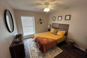 Game Day Vacay! Pet Friendly Hotel, College Station