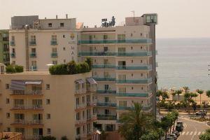 Apartment with terrace and views of the sea, town and mountains, Calella