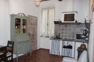 2 Bedroom Apartment in, Pitigliano