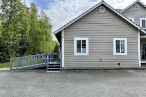 Mother in Law apartment overlooking landscaped yard and ponds, ADA ramp., Anchorage