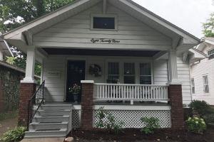 Pet friendly remodeled bungalow home just two blocks from Washington Park. Cottage, Springfield