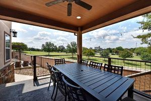 Luxurious Duplex with Shared Plunge Pool - Exquisite River Retreat Hotel, New Braunfels