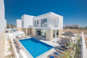 4 Bedroom Villa with Privaet Pool in the Center | VIE Bleu Villa Vb1, Protaras