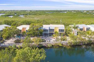 Beautiful Waterfront Townhouse on Saltwater Diving Lagoon - beach, pools, tennis, Key Largo