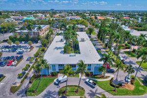 Olde Luxury Condo Steps to Pier, Beach, Sunsets and Fabulous Restaurant Apartments, Naples