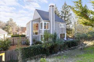 Modern Family Home in Town with Pool, Spa, Sport Courts, Dog Friendly, Walkable Apartments, Healdsburg