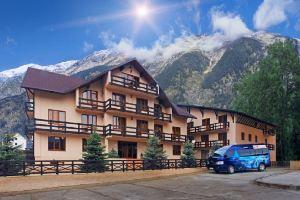 Gala Alpik Hotel, Estosadok