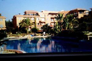 Excellent Hot Beach Spot 1-Bed Apartment in, Paphos