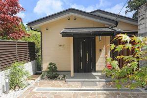 Onestory house on the shore of Lake Ashi entirel, Hakone