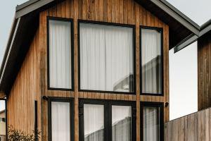 Samphire Collection - centrally located, luxury accommodation. Cottage, Albany