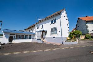 New accommodation directly adjacent to Kassel (up to 18 pers Cottage, Baunatal