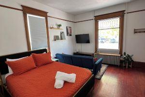 Downtown Studio- Close to CC