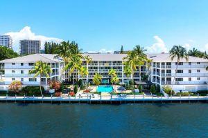 Coastal Escape • Walk to Beach • Gym • Pool • Hot Tub Hotel, Boca Raton