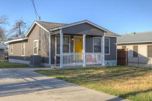 5 minutes to downtown NB and Schlitterbahn! Cozy home Apartments, New Braunfels