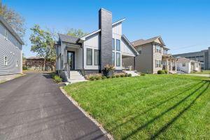 Modern Game Day 6 Bedroom 6 Bath House with Modern Amenities and Large Swim Spa, Lexington