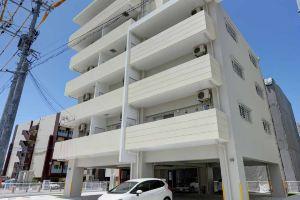 Rich Lizon Hotel, Chatan