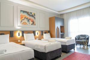 Grand Moon Hotel, Eksinoz