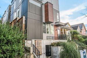 Rooftop Patio, Dedicated Parking, AC, Wi-Fi - Charming Urban Retreat Hotel, Seattle