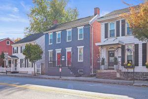 Entire Downtown Historic 4Br/3BA Home, Sleeps 8 with Free Parking Apartments, Gettysburg