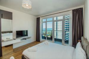 ROION Studio with pool (A 1004), Batumi