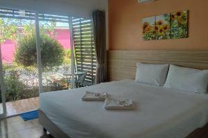 Thipburee Riverside Hotel, Sichon