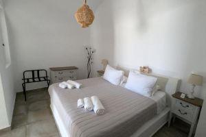 Oia's Secret Hotel, Oia