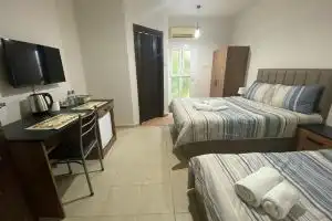 Advice Deluxe Apart, Nicosia