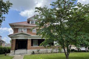 Historic Walnut Street Huge Home 8 bedrooms 4 bath, Springfield