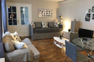 LES LOGETTES APARTMENT, 10 SECONDS FROM THE PORT IN A QUIET LOCATION, Honfleur