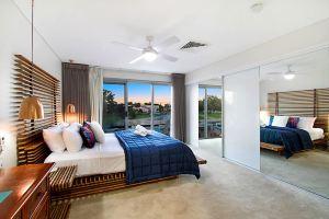 Luxico Whitehaven (Heated Pool) Hotel, Gold Coast