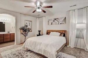 Stylish 4BR Oasis - Best of ABQ w/ Scenic Backyard Hotel, Albuquerque