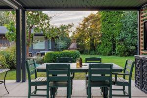 Premier Location: Group-Friendly, Walk to Autzen! Hotel, Eugene