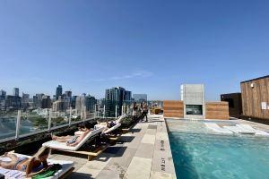 Luxury Condo w/ Lake View -Walk to Rainey & Lake, Pool, Gym, King Bed, Nespresso Apartments, Austin