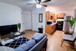 Charming 2-bedroom apartment with AC, WiFi in brilliant, Lexington